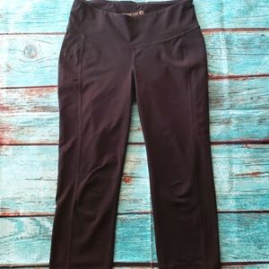 🌺 4/$20 Old Navy active capri leggings size medium